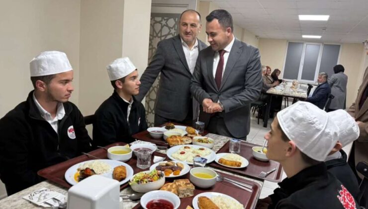 Akçakoca Kaymakamı Dr. Hacı Arslan Uzan, Hafızlık Öğrencileriyle İftar Sofrasında Buluştu