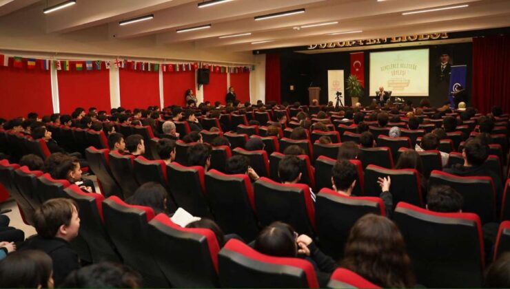 Düzce Belediye Başkanı Özlü, “Gençlerle Geleceğe” Söyleşisinde Fen Lisesi Öğrencileriyle Buluştu