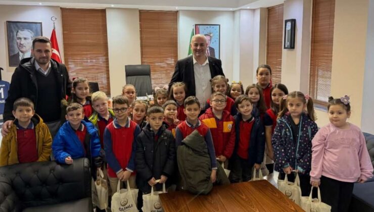 Başkan Yılmaz Yıldız Öğrencileri Belediyede Ağırladı