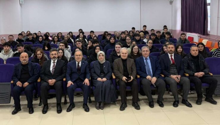 Liselerde “15 Temmuz Demokrasi ve Millî Birlik Günü” Söyleşisi Düzenlendi