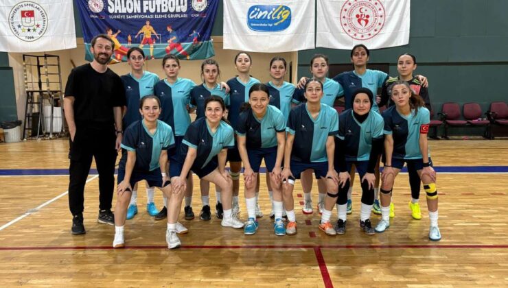 Düzce Üniversitesi Salon Futbolu Kadın Takımı 2. Oldu