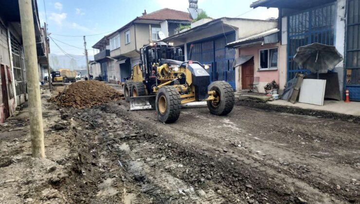 Şaziye Köyü’nde Sıcak Asfalt Çalışmaları Sürüyor
